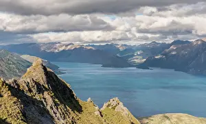 Isthmus: Lake Hawea and mountain panorama, Isthmus Peak Track