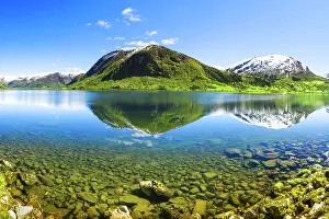Overgrown: Lake J&, xb33d32;avatnet with H&, x9e5bb5;ken mountain