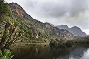 Sella: Lake Kitandara in Ruwenzori, Uganda