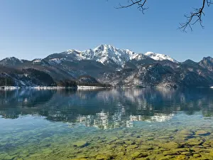 Kochel: Lake Kochelsee at village Kochel am See during winter