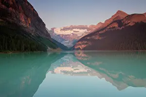 Louise: Lake Louise with Victoria-Glacier