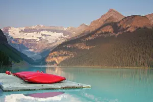Louise: Lake Louise with Victoria-Glacier