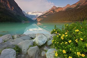 Louise: Lake Louise with Victoria-Glacier
