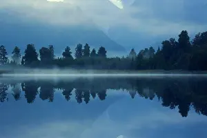 Matheson: Lake Matheson - perfect reflection of treeline