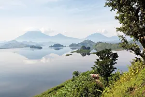 Virunga: Lake Mutanda near Kisoro with the Virunga