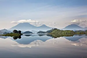 Virunga: Lake Mutanda near Kisoro with the Virunga