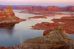 Buttes: Lake Powell - panoramic view onto Lake Powell and