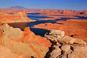 Buttes: Lake Powell - panoramic view onto Lake Powell and