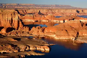 Buttes: Lake Powell - panoramic view onto Lake Powell and