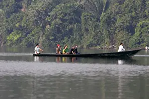 Sandoval: Lake Sandoval - tourists in boat