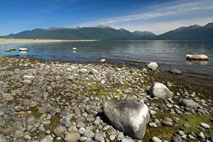 Anau: Lake Te Anau - shores of beautiful and calm lake