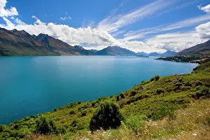 Wakatipu: Lake Wakatipu - surrounded by stunning mountains