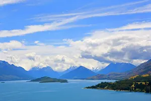 Wakatipu: Lake Wakatipu - view towards the stunning mountains