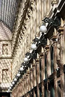 Shopping: Lamps and columns of the Galerie de la Reine shopping