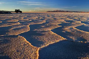 Grandes: Landrover on Salinas Grandes del Noroeste - parked