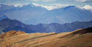 Ladakh: Landscape of the Himalayas, Taglangla Pass