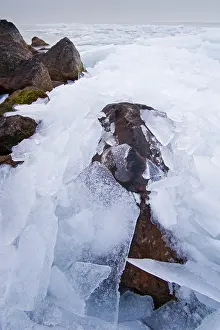 Drifting: Landscape with hummocking ice
