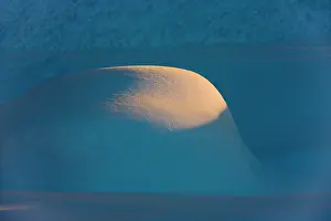 Keren: Landscape of snow mound at sunset, Haines, Alaska, USA