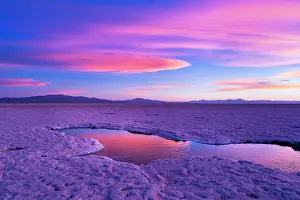 Exploitations: Landscape at sunset in Salinas Grandes in the province