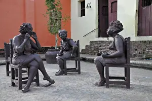 Districts: Las Chismosas, three gossiping women, sculpture
