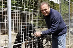 Kennel: Laurent Cabrol visit to the refuge of the SPA