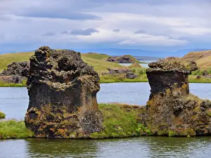 Zwick: Lava chimneys, rock formations created during the