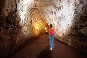 Equador: Lava flow tunnel Santa Cruz Galapagos Islands UNESCO Natura