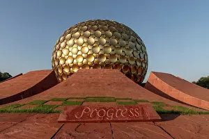 Celebrations: Le Matrimandir et son jardin. Auroville, la ville