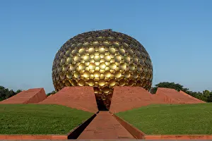 Celebrations: Le Matrimandir et son jardin. Auroville, la ville