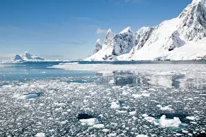 Lemaire: Lemaire channel Antarctic peninsula scenics