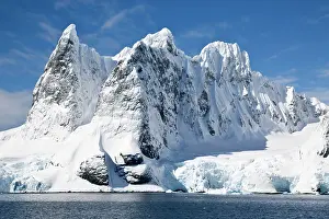 Lemaire: Lemaire channel Antarctic peninsula scenics