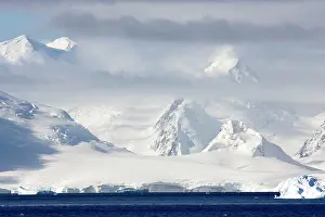 Lemaire: Lemaire channel Antarctic peninsula scenics