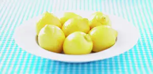 Cool: Lemon, Citrus limon, Yellow subject