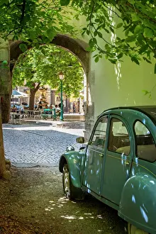 Auto: Les Deux Chevaux, an old underpowered French