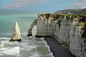 Etretat: Light mood at the chalk cliffs (Falaise d'Aval)
