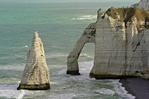 Etretat: Light mood at the chalk cliffs (Falaise d'Aval)