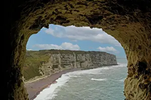 Etretat: Light mood at the chalk cliffs (Falaise d'Aval)