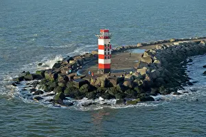 Direction: Lighthouse in the harbour entrance, Ijmuiden, Netherlands