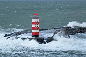 Direction: Lighthouse in the harbour entrance, Ijmuiden, Netherlands