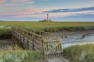 270821: Lighthouse Westerhever with a bridge in the salt