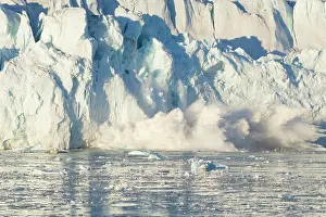 Breaking: Lilliehoeoek-Glacier