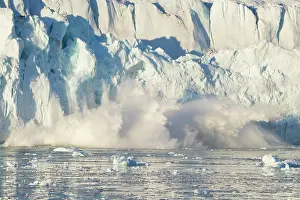 Breaking: Lilliehoeoek-Glacier