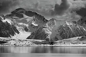 Monochrome: Lilliehookbreen Glacier, Spitsbergen, Svalbard Islands