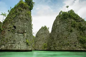 250521: Limestone pinnacle islands - Raja Ampat, West Papua