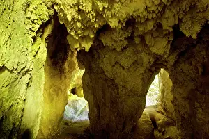 Forks: Limestone Tunnel - a narrow path, which forks in