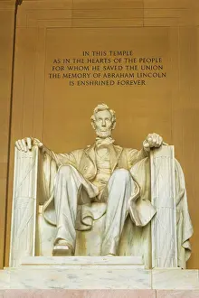Statue: The Lincoln Memorial, Washington, D.C, USA