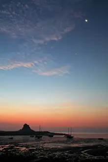 Lindisfarne: Lindisfarne Castle and Moon - at sunrise over harbour