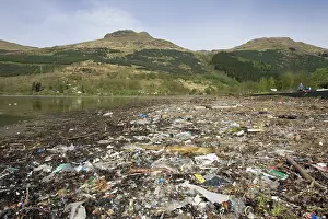 Lochs: Litter, flotsam plastic debris on beach - washed