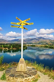 Hemisphere: Location sign at the Bruce Jackson Lookout, Cromwell