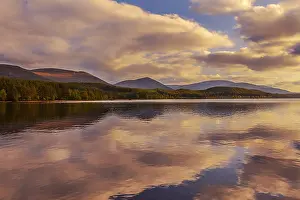Morlich: Loch Morlich - clouds and mountain range of the
